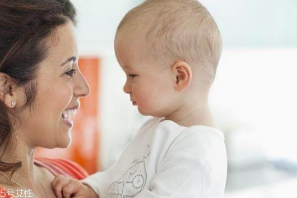 宝宝拉肚子最好吃这些(宝宝拉肚子吃什么比较好)