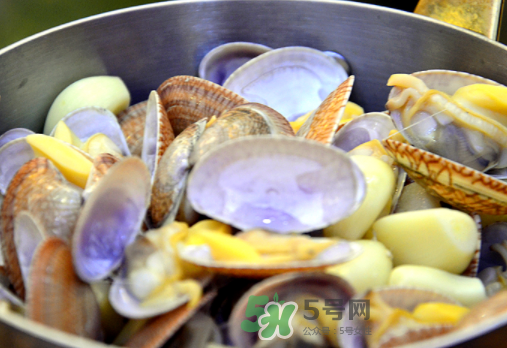 花蛤放冰箱全开口了还能吃吗,买的新鲜花蛤直接放冰箱里了