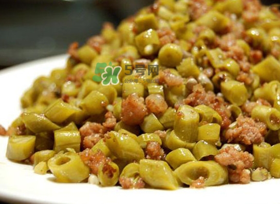 泡酸豇豆是用冷水还是用热水,用开水泡豆好还是冷水