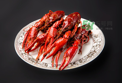 小龙虾能和西瓜一起吃吗,小龙虾和巧克力一起吃会中毒吗