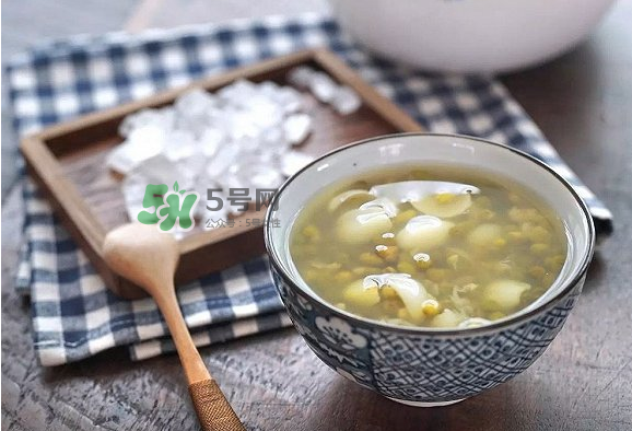 绿豆汤和西瓜隔多久可以吃,西瓜和绿豆汤能不能一起吃 绿豆汤和西瓜隔多久可以吃,西瓜和绿豆汤能不能一起吃