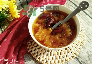 银耳颜色变黄还能吃吗,银耳变黄能吃吗