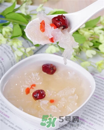 煮银耳用红糖可以吗,煮银耳可以加红糖吗 煮银耳用红糖可以吗,煮银耳可以加红糖吗