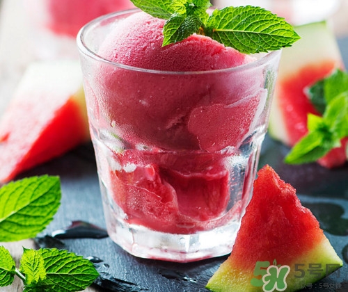 西瓜冰淇淋怎么做?,家庭自制冰淇淋的做法大全