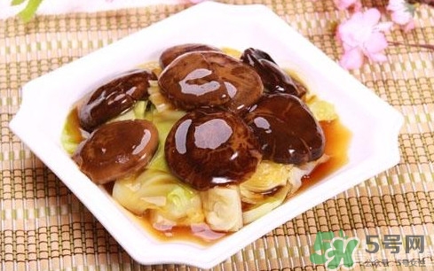 牛奶炖香菇有什么功效,牛奶香菇能一起吃吗 牛奶炖香菇有什么功效,牛奶香菇能一起吃吗