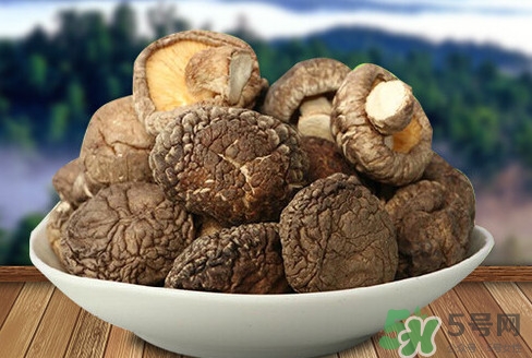 香菇不能和什么一起吃 食物相克表,香菇不能和什么一起吃会中毒