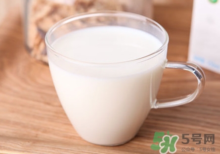 鲜牛乳和鲜牛奶的区别,鲜牛奶和纯牛奶哪个更好