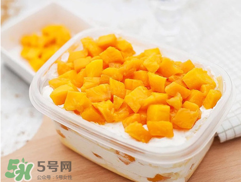 芒果跟黄桃能一起吃吗,芒果不能和什么食物一起吃过敏