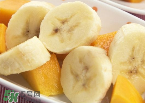 香蕉奶昔的做法,香蕉奶昔制作