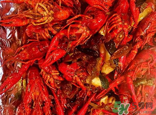麻辣小龙虾隔夜怎么加热,麻辣小龙虾隔夜加热可以吃吗