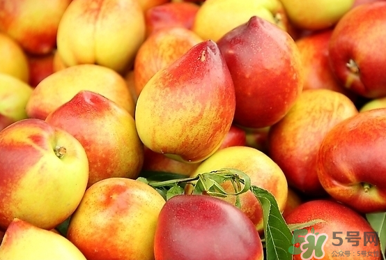 桃子应该怎么吃是洗洗吃还是削皮吃,桃子应该怎么吃