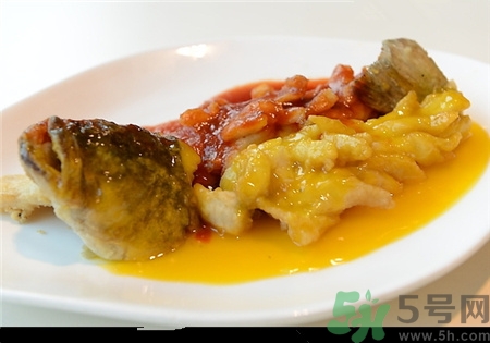 孕妇吃鲈鱼好还是鲫鱼好,孕妇吃鲈鱼好不好