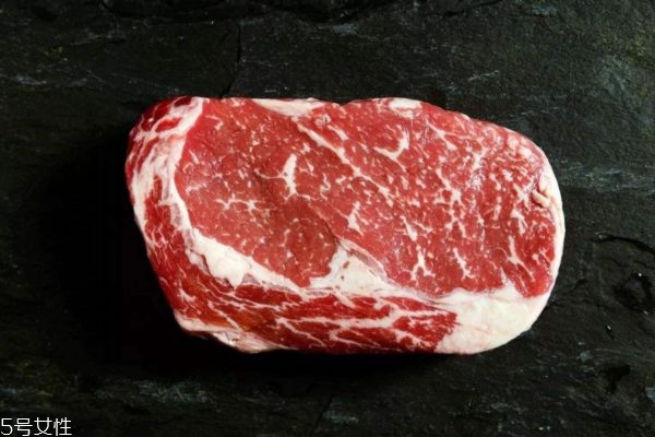 肉眼牛排怎么煎(厚切肉眼牛排怎么煎)
