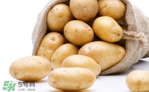 土豆不能和什么一起吃会中毒,土豆不能和什么一起吃香哈