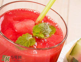 西瓜汁会沉淀吗,榨西瓜汁要不要去籽 西瓜汁会沉淀吗,榨西瓜汁要不要去籽