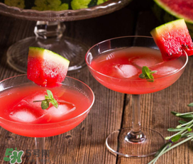 西瓜汁分层还能喝吗,果汁分层了还能喝吗