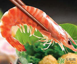 杨梅和虾能一起吃吗,杨梅酒和虾能同时吃吗?