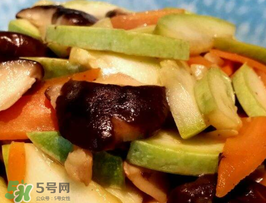 西葫芦和胡萝卜做馅,白萝卜和西葫芦放在一起做馅可以吗