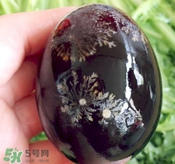 松花蛋是鸡蛋还是鸭蛋做的,松花蛋是鸡蛋还是鸭蛋好?