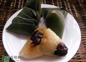 包粽子的米要放酱油吗,江米泡多久可以包粽子