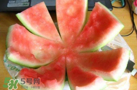 西瓜皮敷脸有什么好处?,西瓜皮敷脸的作用和功效