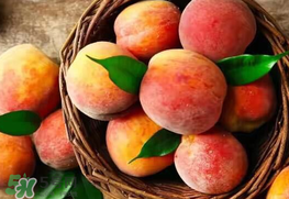 西瓜跟桃子一起吃会中毒吗,吃西瓜和桃子会中毒吗 西瓜跟桃子一起吃会中毒吗,吃西瓜和桃子会中毒吗