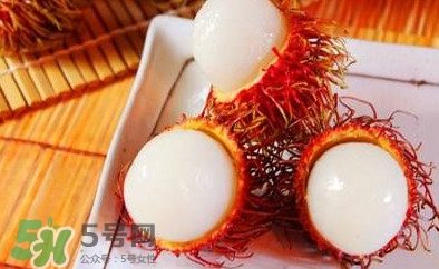 红毛丹怎么才能不吃到里面的皮,红毛丹的皮可以泡水喝吗 红毛丹怎么才能不吃到里面的皮,红毛丹的皮可以泡水喝吗