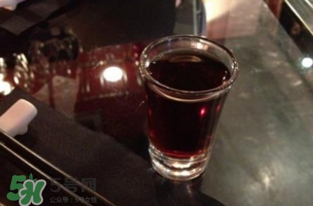 自制桑葚酒的危害有毒,喝自制的桑葚酒中毒