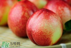 吃油桃削皮好还是不削皮好,油桃要削皮吗 吃油桃削皮好还是不削皮好,油桃要削皮吗