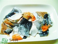 三文鱼皮可以生吃吗?,三文鱼的皮可以吃吗