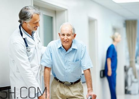 酒精肝如何治疗(酒精肝如何治疗,需要注意什么)