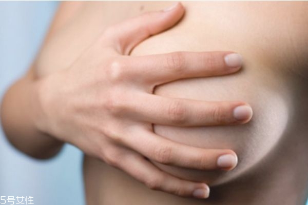 女人乳房像针扎一样痛怎么回事,乳房跟针扎似的疼怎么回事