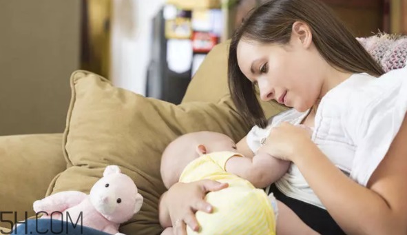 给宝宝断奶的误区,断奶对宝宝的影响