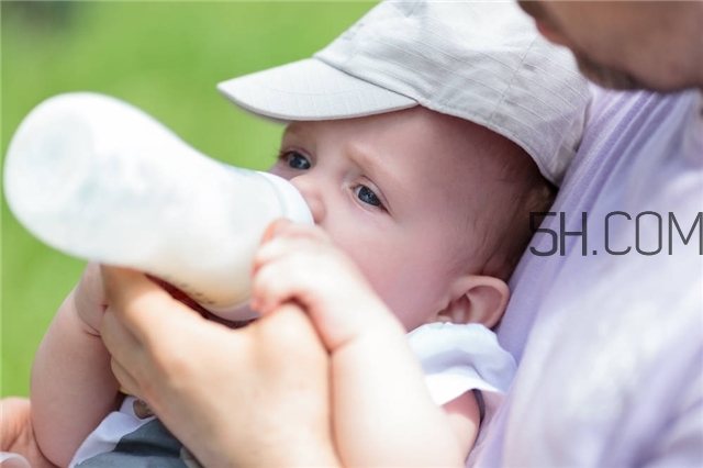 坐月子喂奶期间可以吃饼干吗,顺产后可以吃饼干吗