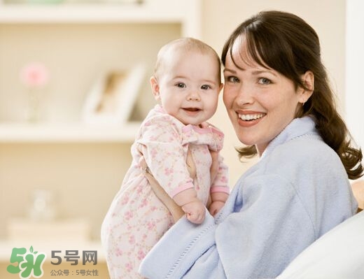 喂奶方式不对会怎么样,正确的喂奶知识