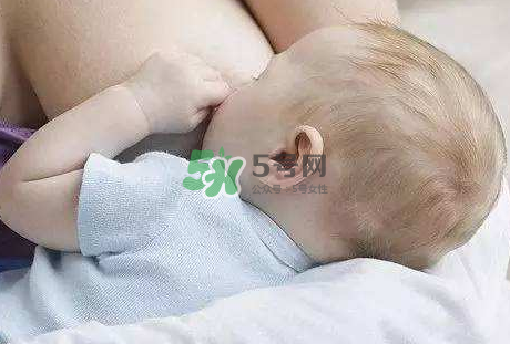 母乳喂养会积食吗?,母乳喂养会积食吗宝宝吃母乳会积食吗