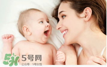 母乳喂养影响胸型,胸部不对称是什么原因造成的 母乳喂养影响胸型,胸部不对称是什么原因造成的