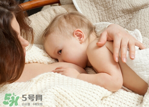 女人产后乳房下垂,产后胸部严重下垂 女人产后乳房下垂,产后胸部严重下垂