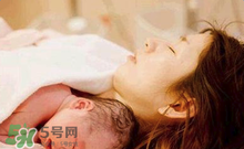 身体严重缺水的人怎么补水,身体缺水的最佳补水方法