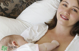 母乳为什么两个颜色不一样,母乳都是什么颜色的