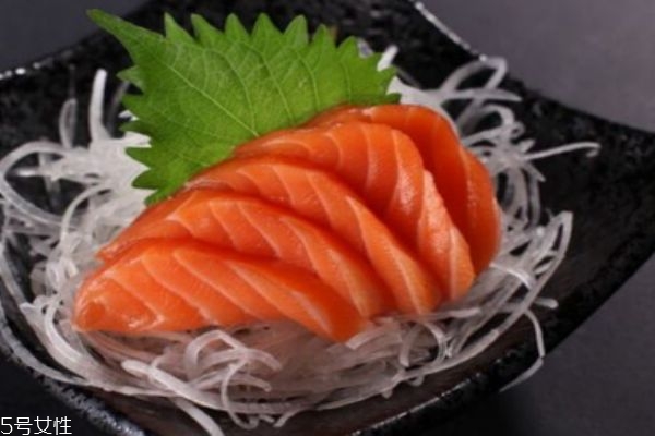 生吃三文鱼有什么注意的呢(什么三文鱼可以生吃) 生吃三文鱼有什么注意的呢(什么三文鱼可以生吃)