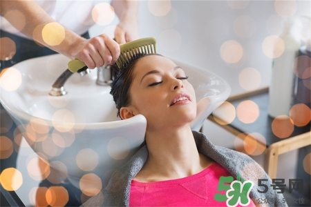 流产多长时间可以洗头,坐月子十五天可以洗澡洗头吗