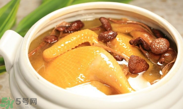 坐月子喝鸡汤会胖吗,月子喝鸡汤会胖吗