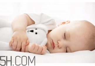 宝宝睡觉常犯的错误(宝宝5种错误睡觉方式)