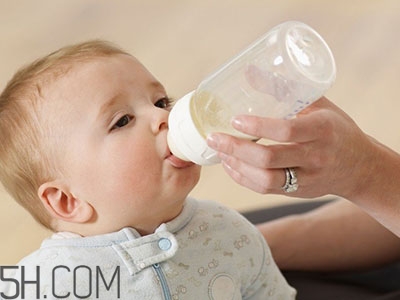 什么时候断奶好(给宝宝断奶什么时候最好)