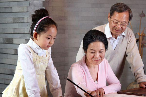 老人带孩子注意事项,帮儿女带孩子老人要注意什么