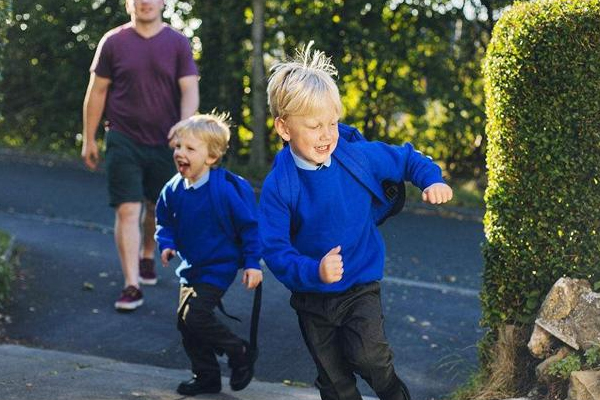 需要接送孩子的妈妈可以找什么工作,上班族妈妈如何带孩子