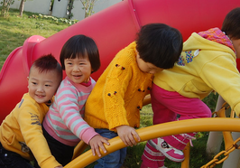 宝宝多大可以玩滑滑梯吗,滑梯几岁孩子可以玩