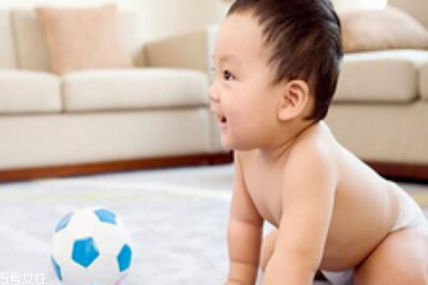 如何训练宝宝爬行视频教程,爬行对宝宝感统训练的好处