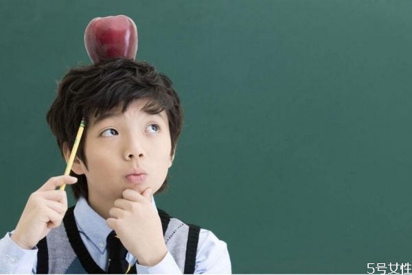 男孩简洁单一名字两个字,2个字的名字男生